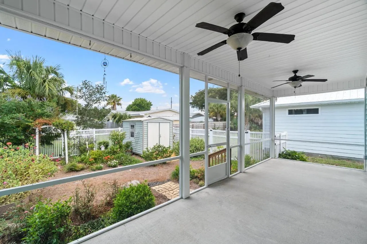 Charming Retreat, A Short Walk To Laguna Beach, With Room For 10! Panama City Beach Holiday home