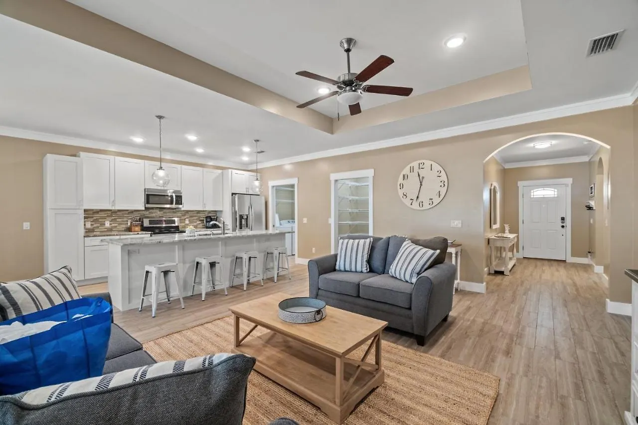 Holiday home Charming Retreat, A Short Walk To Laguna Beach, With Room For 10! Panama City Beach