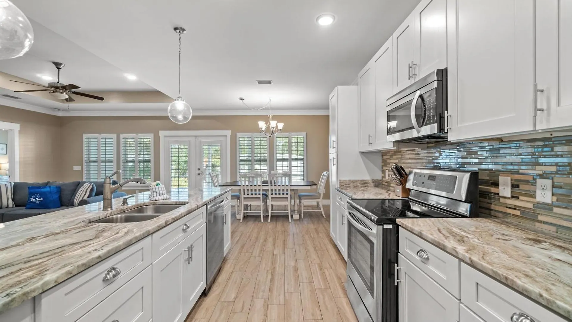 Charming Retreat, A Short Walk To Laguna Beach, With Room For 10! Panama City Beach