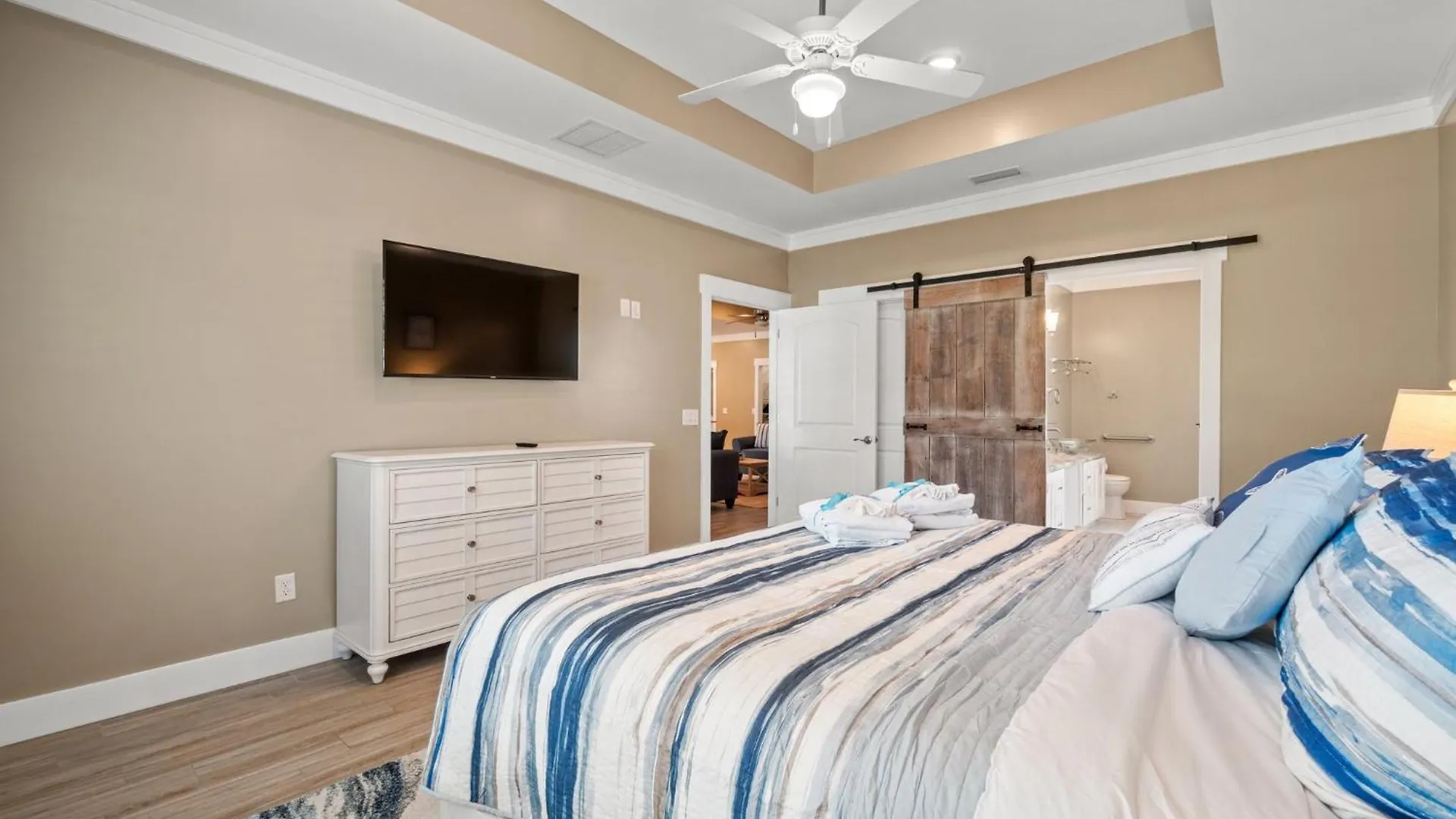 Charming Retreat, A Short Walk To Laguna Beach, With Room For 10! Panama City Beach Holiday home