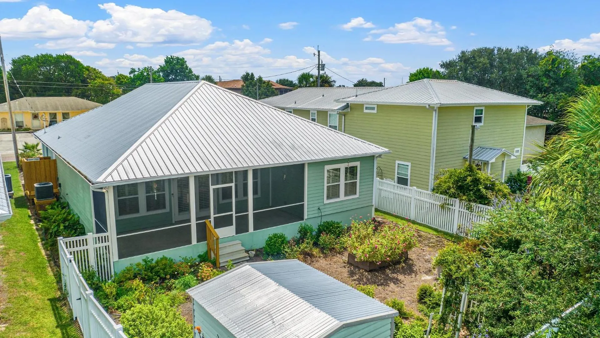 Charming Retreat, A Short Walk To Laguna Beach, With Room For 10! Panama City Beach Holiday home