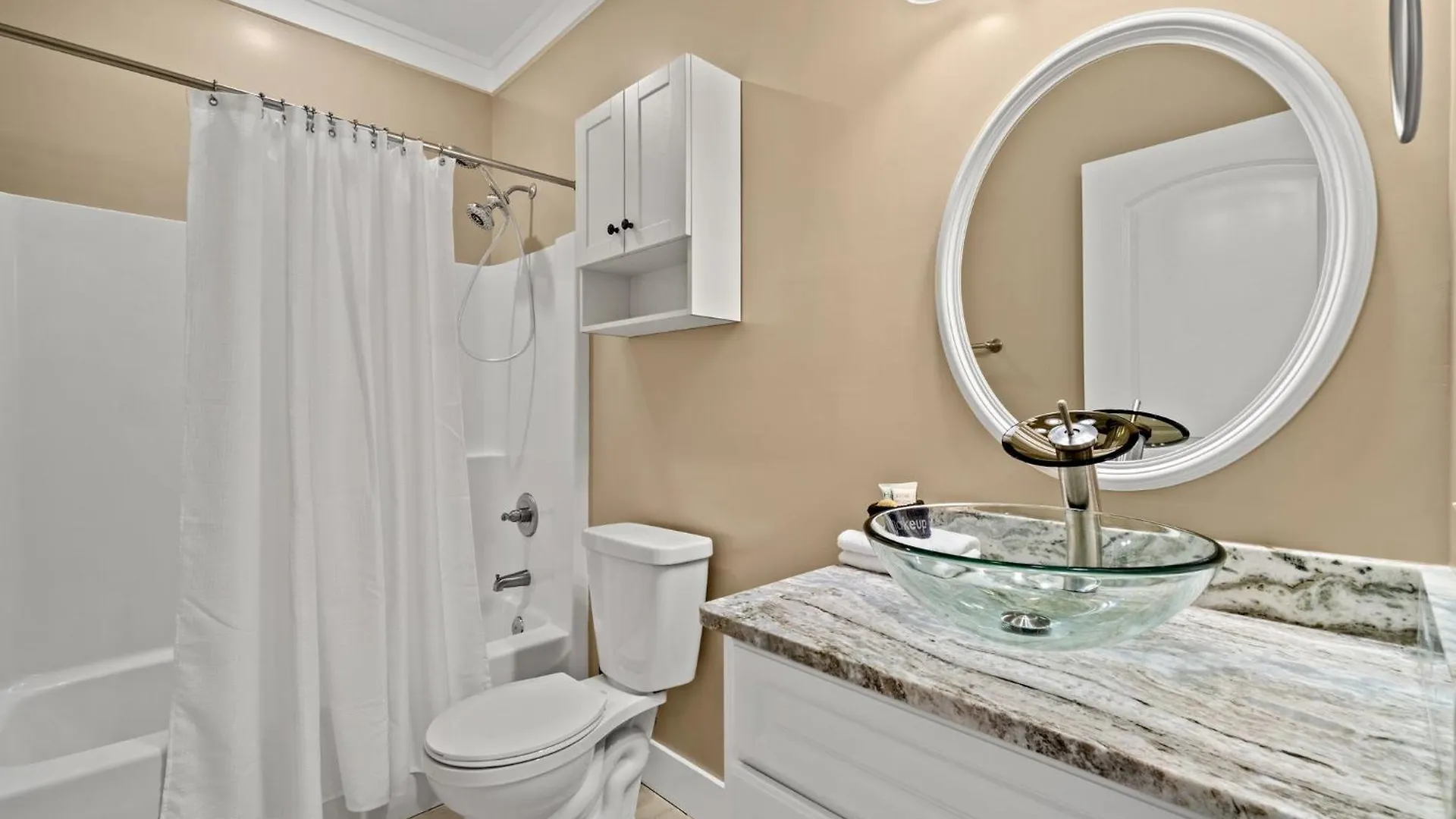 Charming Retreat, A Short Walk To Laguna Beach, With Room For 10! Panama City Beach Holiday home